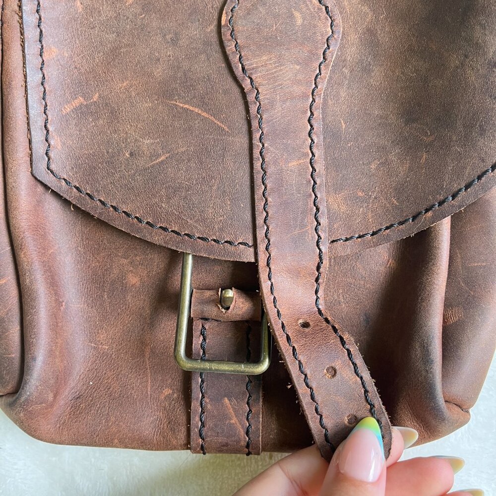 2/$40 πΈ VTG Rustic Brown Leather Crossbody Satchel - Picture 2 of 9